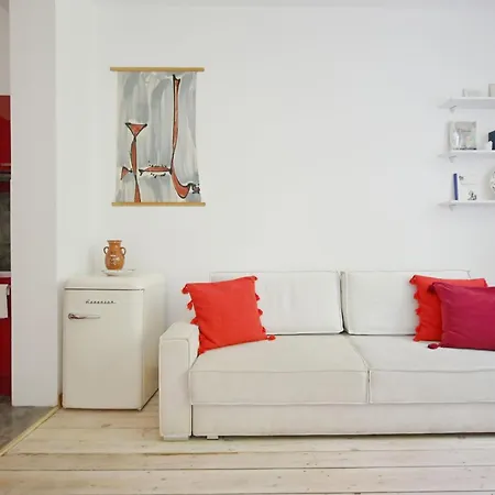 White And Red 3city In By Renters Apartment